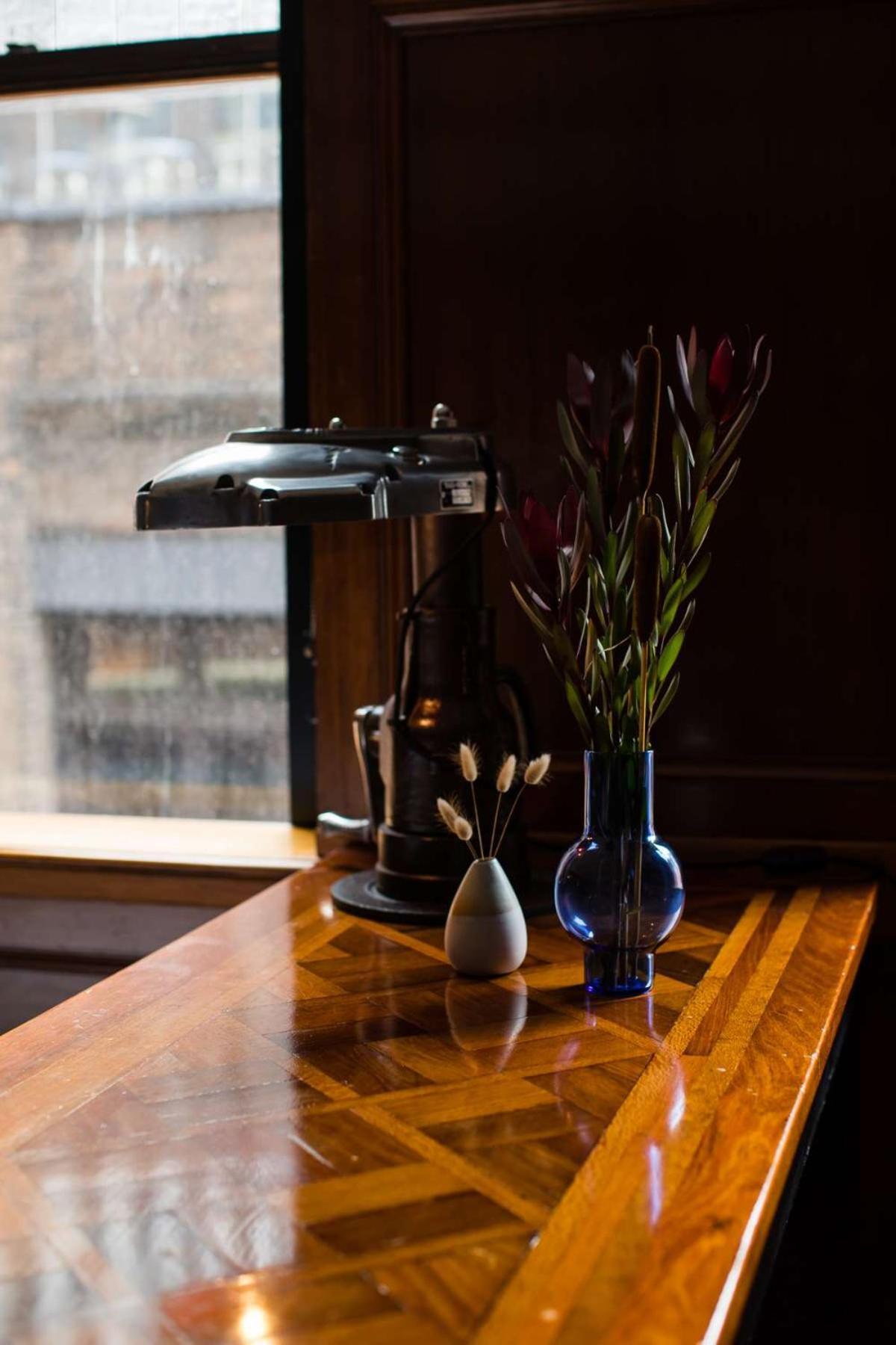 The Old Clare By Ode Hotels Sidney Exterior foto A 1930s-era desk lamp