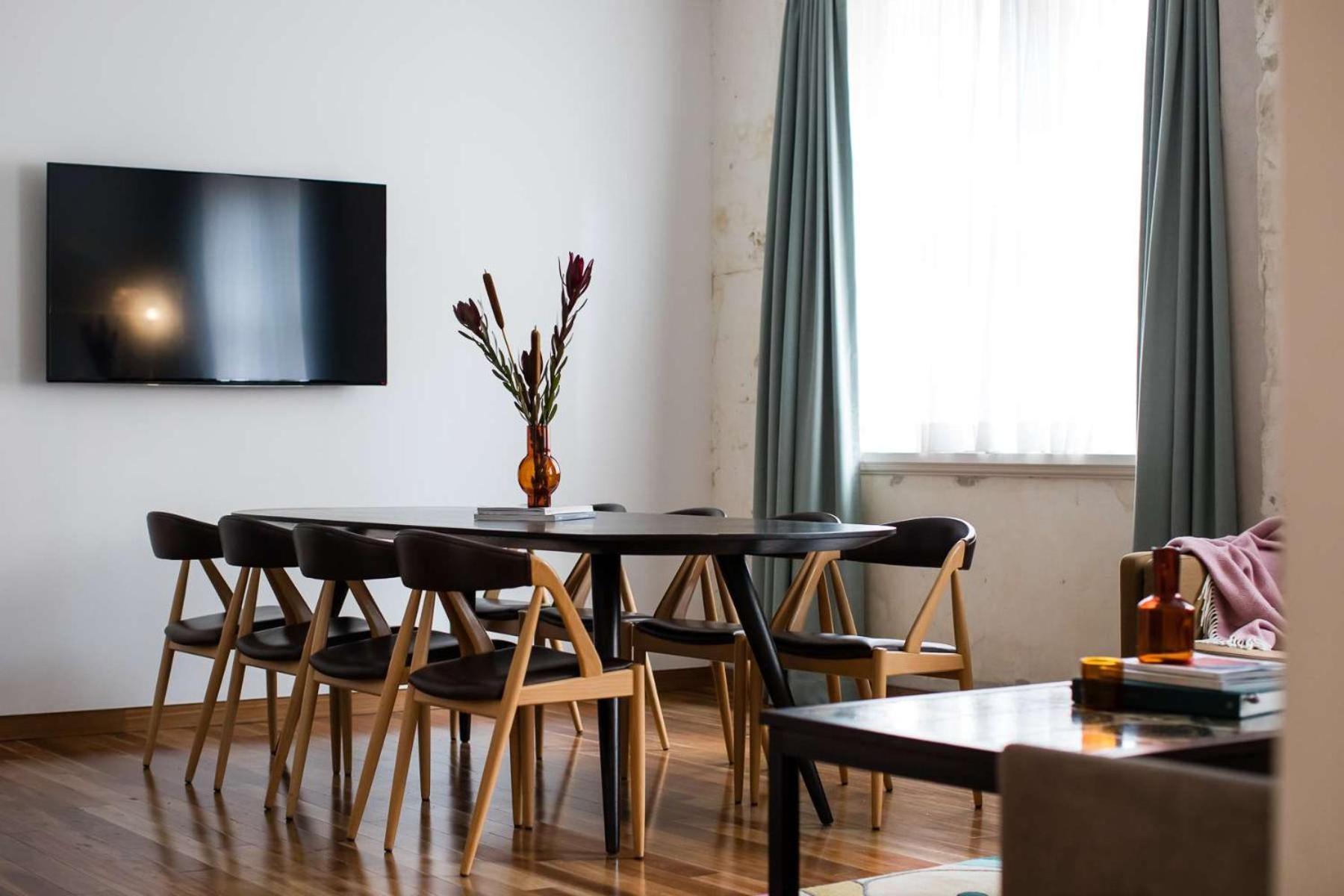 The Old Clare By Ode Hotels Sidney Exterior foto A living room in a shared apartment