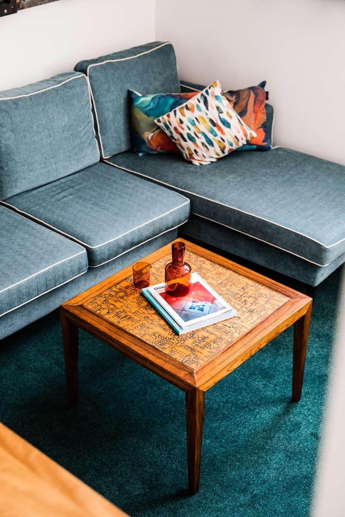 The Old Clare By Ode Hotels Sidney Exterior foto A coffee table