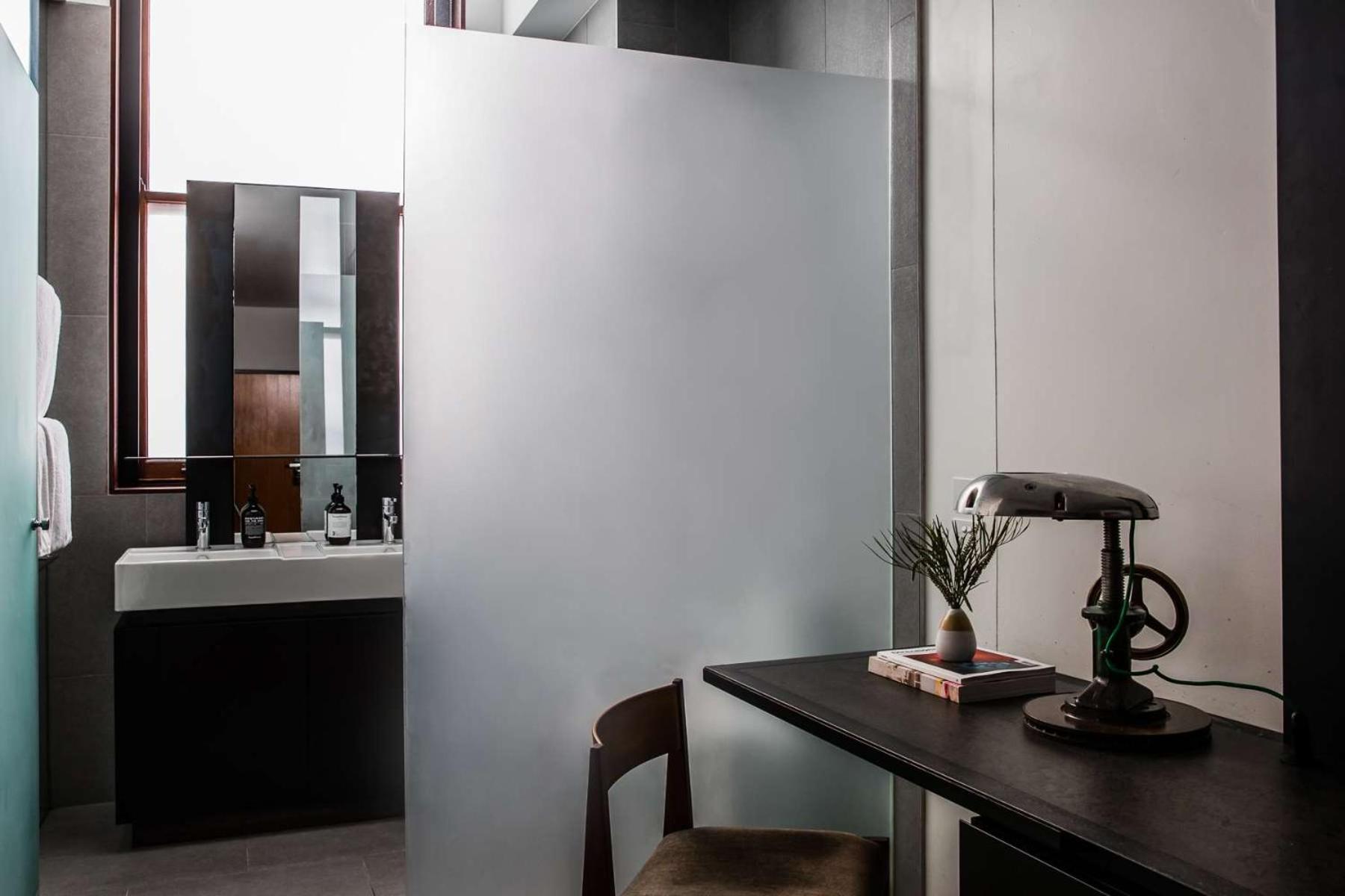 The Old Clare By Ode Hotels Sidney Exterior foto A room at the hotel